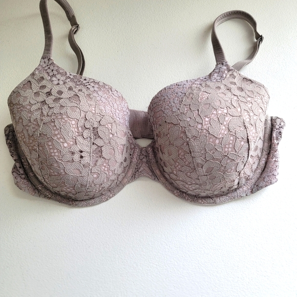 Victoria's Secret Underwire Bra - 36DD or 36E - Picture 1 of 3